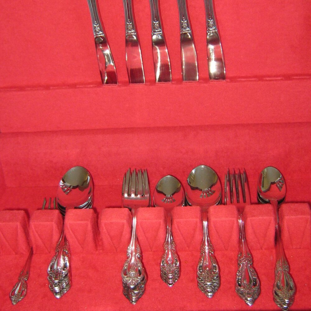 Oneida Raphael Stainless VTG Raphael 40 Pcs - 5 place settings, spoons + Box